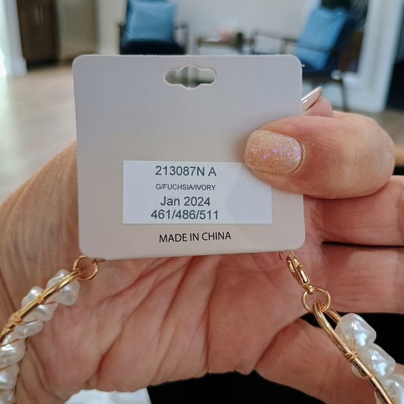 Pearl and Gold Choker with Red and Pink Accents - Picture 4 of 5